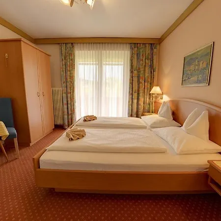 Fruehstueckspension Haus Golker 住宿加早餐酒店 3*